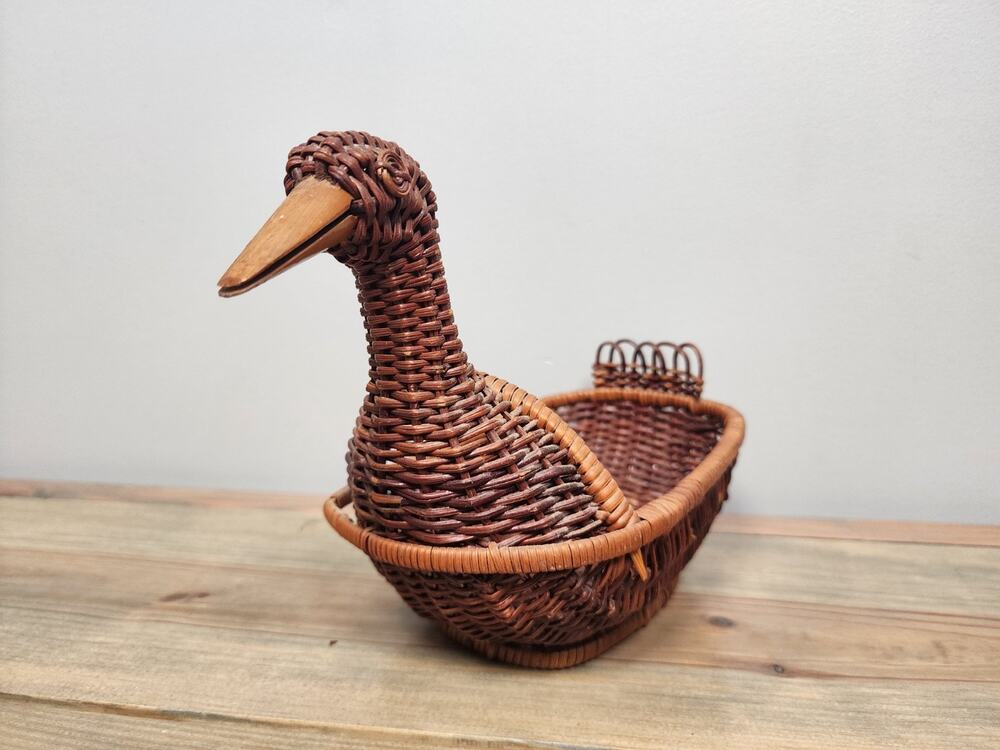 Vintage Wicker Basket Duck Goose Farmhouse Rustic 11"x7"